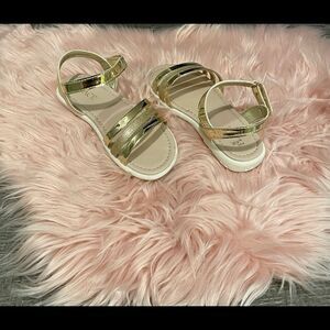 Children’s place Gold girls Sandals sz 11 - dressy